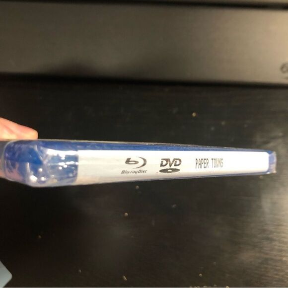 Paper Towns SEALED Dvd blu-ray disc complete NEW - Picture 3 of 3